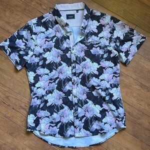 7 Diamond Short Sleeve Floral Print Button-Up Shirt- size medium